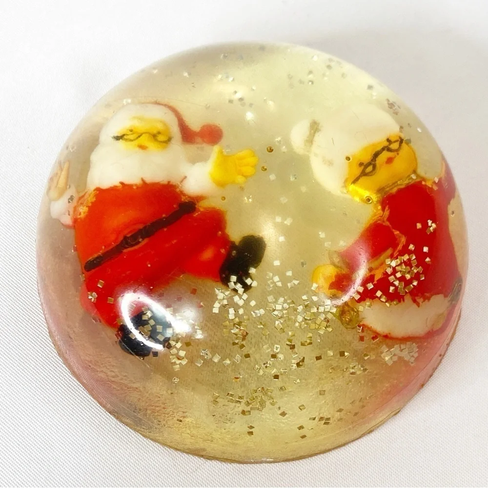 Vintage Resin Santa Mrs Claus Glitter Dome Paperweight Retro Christmas Decor